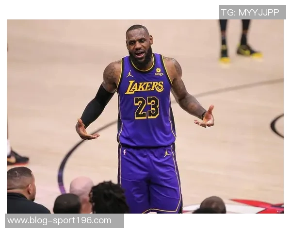 詹姆斯第四节表现惊艳但功亏一篑本场贡献13分5篮板2抢断 詹姆斯第四节表现惊艳但功亏一篑本场贡献13分5篮板2抢断